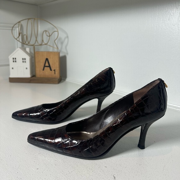 St. John Shoes - St. John Pointed Toe Croc Embossed Leather Pumps Heels Women’s 8.5M Brown